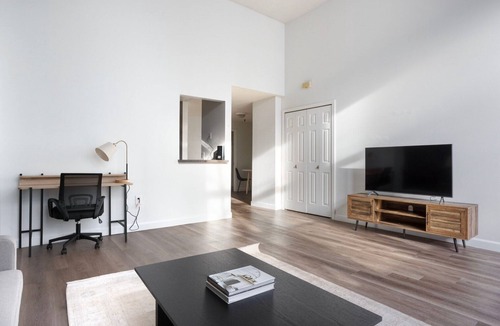Central Square Apartment | Deluxe Central Square 1BR w/Fitness, walk to Shopping, by Blueground