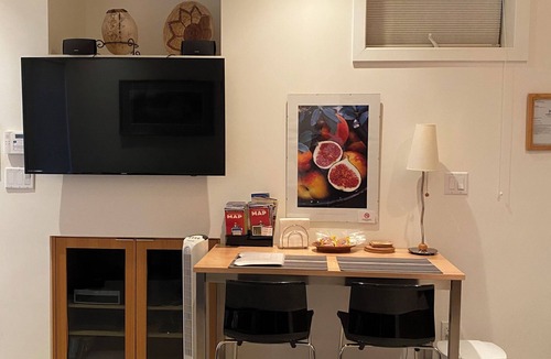 Riley Park-Little Mountain Apartment | Deluxe Contemporary Garden Suite with 9-foot Ceilings