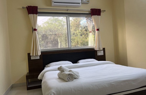 Medha Hotel | Deluxe Double Room Without Balcony