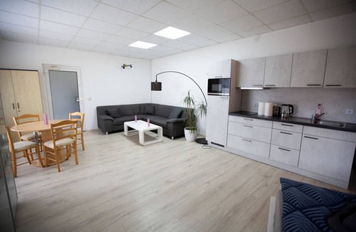 Schwarza Apartment | Deluxe Double Studio with kitchen line, bathroom, Shower, Toilet & king bed
