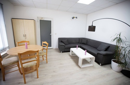 Schwarza Apartment | Deluxe Double Studio with kitchen line, bathroom, Shower, Toilet & king bed