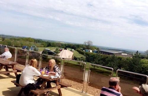 Kingsley Ski Chalet | Deluxe Glamping Pod with Hot Tub in Frodsham