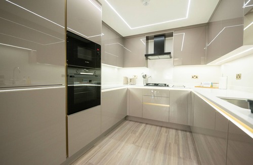Reading Apartment | Deluxe Ground Floor 2-Bed with Parking & Garden