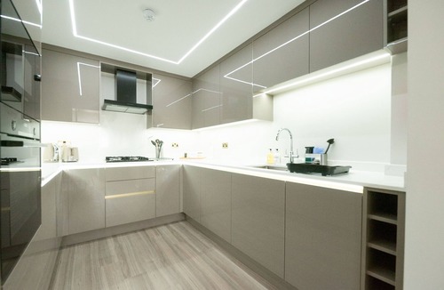 Reading Apartment | Deluxe Ground Floor 2-Bed with Parking & Garden