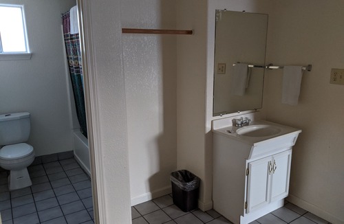 Cherryland Hotel | Deluxe Inn