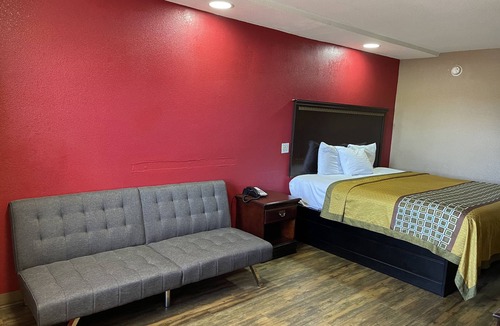 West Memphis Hotel | Deluxe Inn
