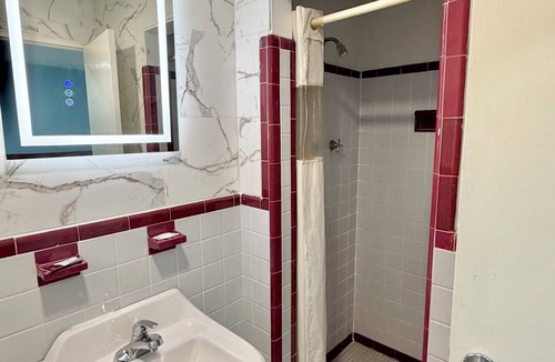 Wilson Hotel | Deluxe Inn