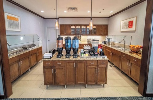 Kutzky Park Hotel | Deluxe King Studio Suite w/Kitchen, Pool & Free Breakfast | 2 mi to Mayo Clinic