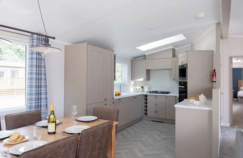 Helston Ski Chalet | Deluxe Lodge with parking & decking