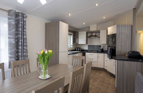 Helston Ski Chalet | Deluxe Lodge with parking & decking