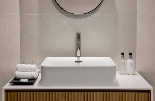 DIFC Hotel | Deluxe | Marriott Dubai | Apartment-Style Stay, Metro Walk, DIFC Nearby