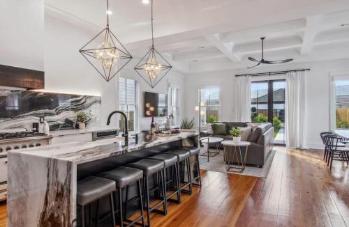 Algiers Point House | Deluxe Modern Home Heated Pool & Game Room