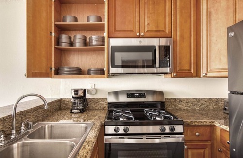 NoHo Arts District Apartment | Deluxe North Hollywood 1BR w/Gym, Pool, walk to shops, by Blueground