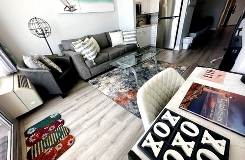 Ortona Park Condo | Deluxe Oceanfront 1 bedroom w/kitchen, sleeps 6, private balcony, pool, hot tub