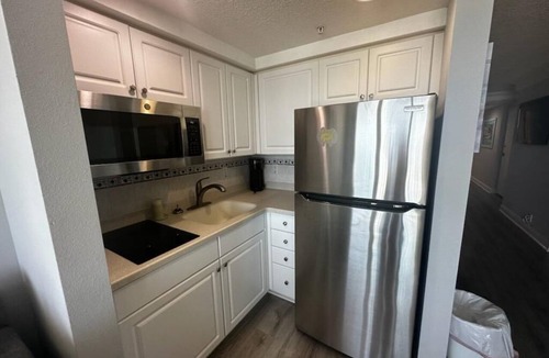 Ortona Park Condo | Deluxe Oceanfront 1 bedroom w/kitchen, sleeps 6, private balcony, pool, hot tub