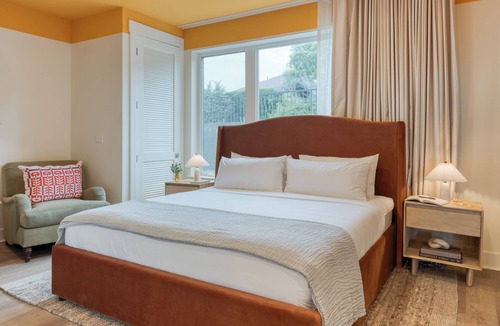 12 South Hotel | Deluxe Queen Accessible Room + Full Kitchen | Rooftop + Courtyard | The Gilmore