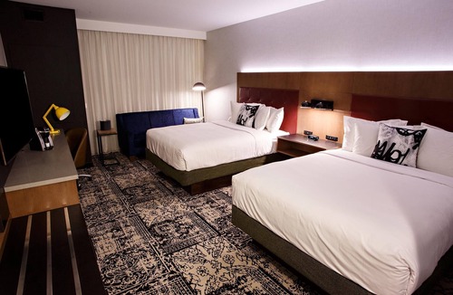 Lititz Hotel | Deluxe Queens ADA Hearing and Mobility Accessible w/roll-in shower -Free Wifi