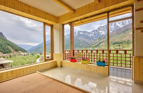 Burwa Hotel | Deluxe Room with Mountain View - Parking, Wi-fi