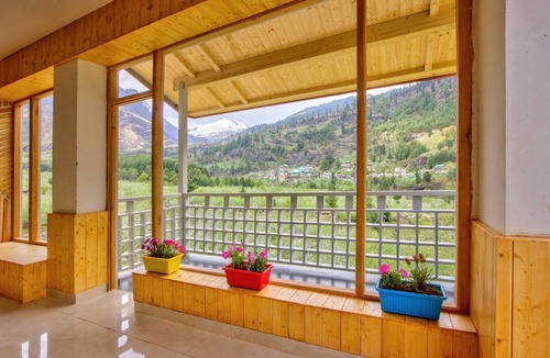 Burwa Hotel | Deluxe Room with Mountain View - Parking, Wi-fi