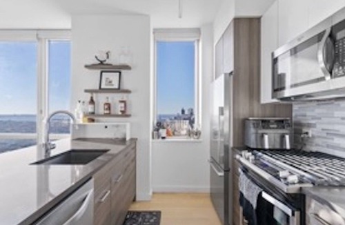 Downtown Brooklyn Apartment | Deluxe Sky High Suite