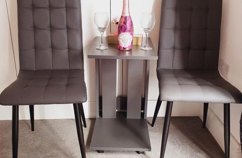 Chadwell Heath Apartment | Deluxe Spacious Apartment in Chadwell Heath, London