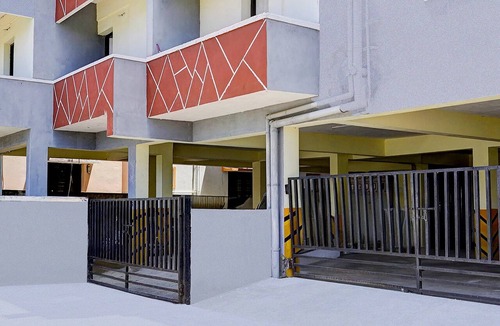 Chennai House | Deluxe Srinivasa Residency