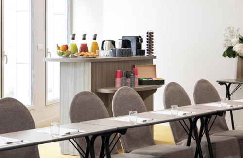 Quartier Saint-Ambroise Apartment | Deluxe Studio Located Between Bastille Marais