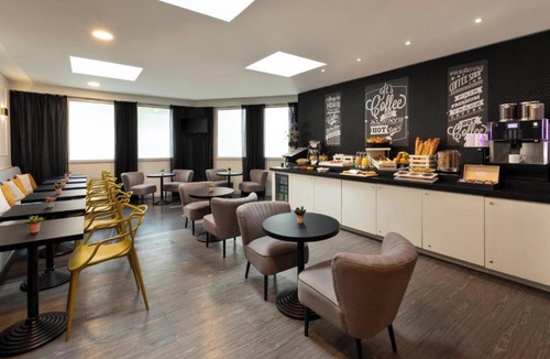 Quartier Saint-Ambroise Apartment | Deluxe Studio Located Between Bastille Marais
