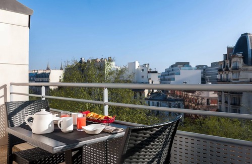 Quartier Saint-Ambroise Apartment | Deluxe Studio Located Between Bastille Marais