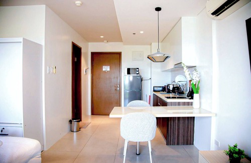 Maribago Condo | Deluxe Studio unit condo in Lapu-lapu City with WiFi, AC