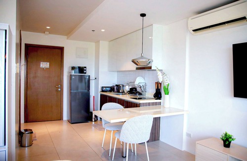 Maribago Condo | Deluxe Studio unit condo in Lapu-lapu City with WiFi, AC