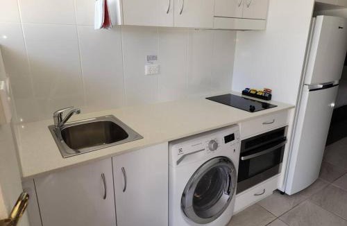 Emu Park Apartment | Deluxe Studio - Unit 12