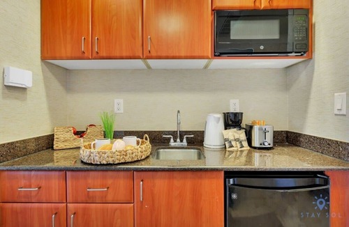 Sunny Isles Beach Apartment | Deluxe Studio Retreat, Amazing Pool