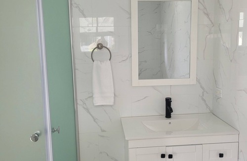 Seven Mile Beach Apartment | Deluxe Studio with Ocean View - 1A