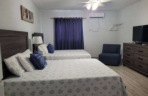 Seven Mile Beach Apartment | Deluxe Studio with Ocean View - 1A