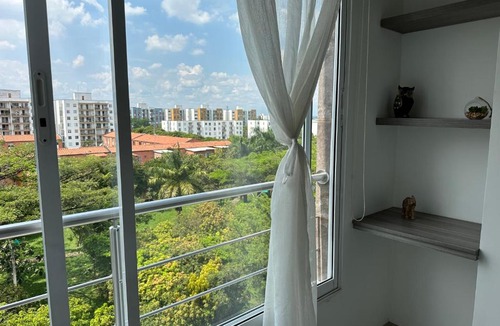 Cali Apartment | Deluxe Studios - 5min de Clínica Valle de Lili y CC Jardín Plaza