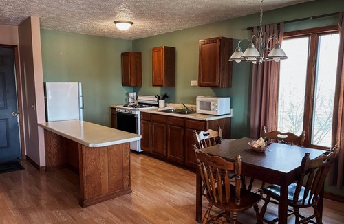 Golconda House | Deluxe Suite w/Full Kitchen on the River Bluff