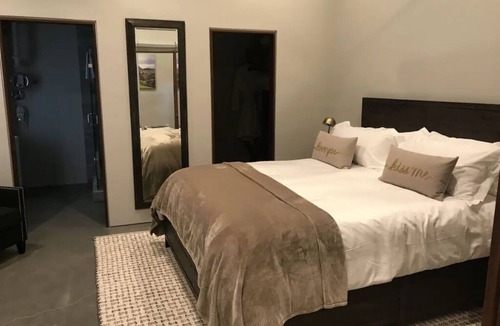 Wilbur Springs Hotel | Deluxe Suite, Private Patio Overlooking Vineyard & Winery Property