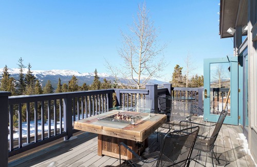 Baldy Mountain Condo | Deluxe Three Bedroom Condo. AMAZING VIEWS. On bus route. Pet friendly.