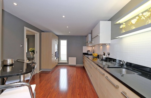 Central Aberdeen Apartment | Deluxe three-bedroom home in the sought-after West End area of Aberdeen