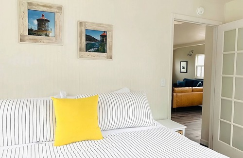 Long Beach Hotel | Deluxe Three Bedroom with Kitchen at Boardwalk Cottages, Full Kitchen, Parking