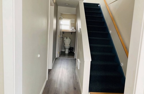 Long Beach Hotel | Deluxe Three Bedroom with Kitchen at Boardwalk Cottages, Full Kitchen, Parking