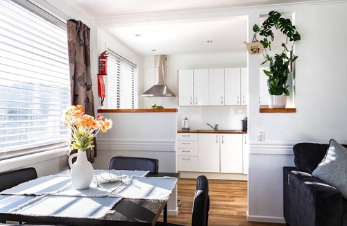 Trentham House | Deluxe Two-Bedroom Family Apartment