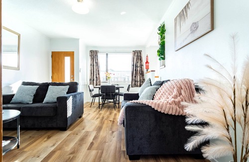 Trentham House | Deluxe Two-Bedroom Family Apartment