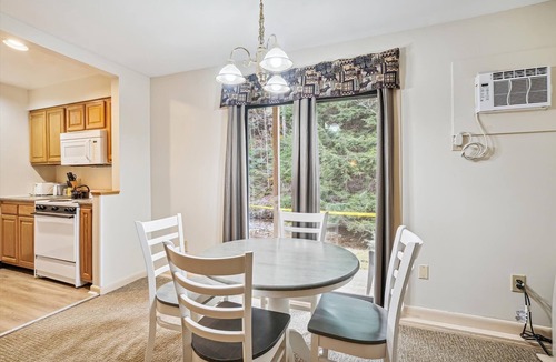 West Bridgewater Hotel | Deluxe Two Bedroom Suite on the 1st floor outdoor heated pool 10708