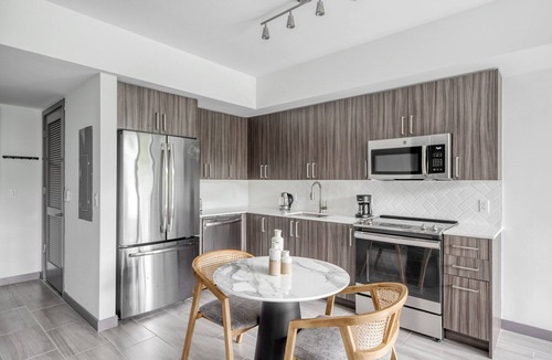 Northeast Miami Apartment | Deluxe Upper East Side 1BR w/Gym, Pool & W/D, nr Mimo, by Blueground