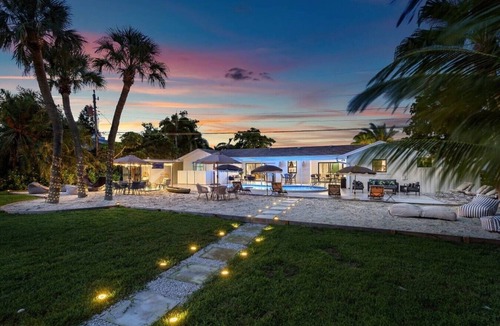 Palm Beach - West Palm Beach Villa | Deluxe Waterfront Villa | BBQ, Pool and Game Room
