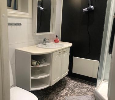 Lyngdal Apartment | Den gule huset