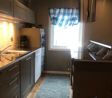 Lyngdal Apartment | Den gule huset