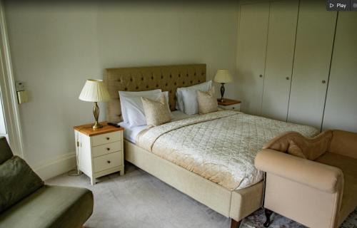 Uxbridge House | Denham Mount